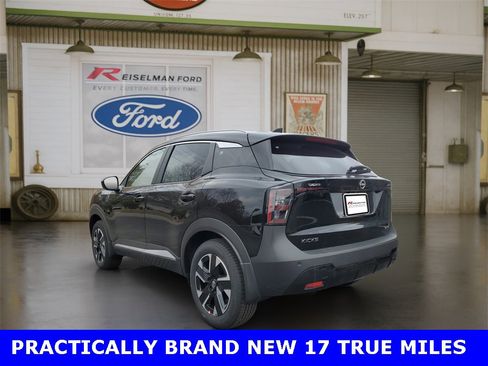 Used 2025 Nissan Kicks SV w/ SV Premium Package image 3