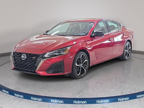 Used 2023 Nissan Altima 2.5 SR FWD image 1