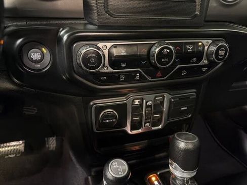 Used 2020 Jeep Wrangler Unlimited Sahara AWD/4WD image 25
