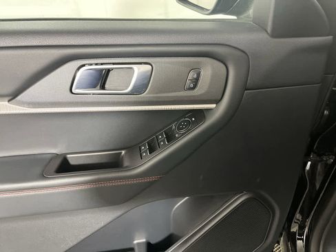 Used 2025 Ford Explorer ST-Line image 13