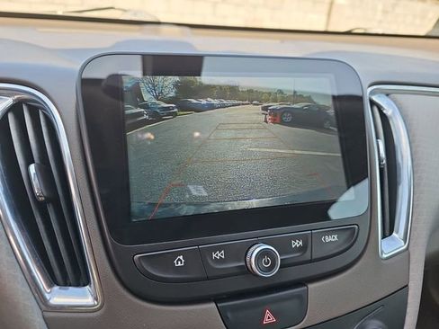 Used 2018 Chevrolet Malibu LT image 25