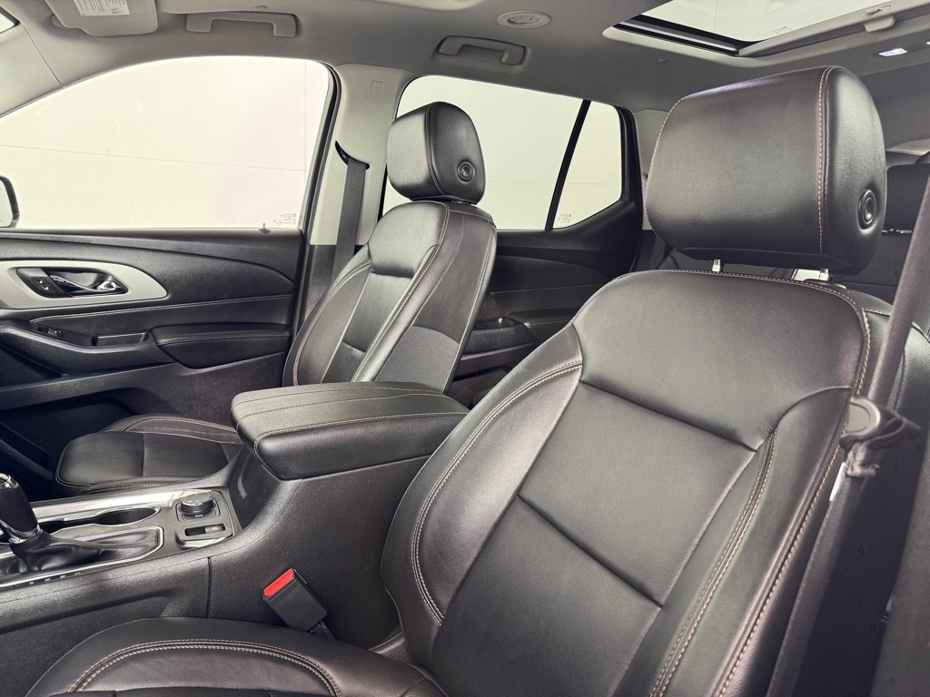 Used 2019 Chevrolet Traverse LT w/ LT Premium Package FWD image 12