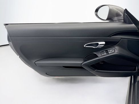 Used 2018 Porsche 718 Boxster RWD image 21