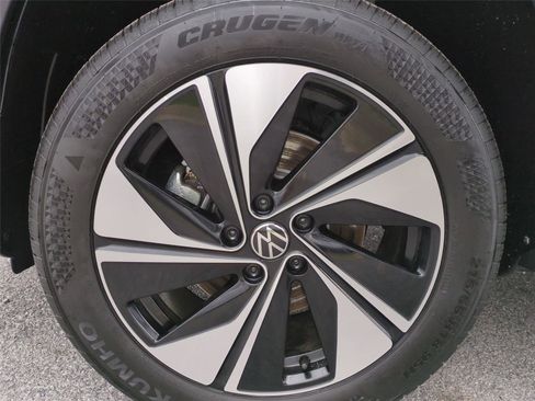New 2026 Volkswagen Taos SE AWD/4WD image 21