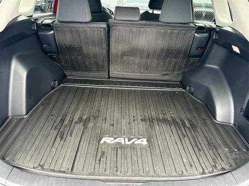 Used 2022 Toyota RAV4 LE image 16