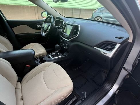 Used 2015 Jeep Cherokee Latitude w/ Comfort/Convenience Group image 37