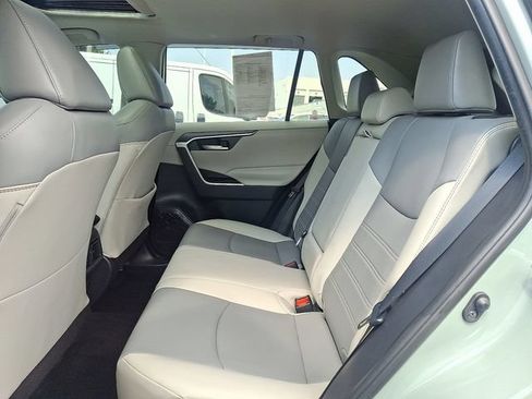 Used 2019 Toyota RAV4 XLE Premium w/ Cold Weather Package AWD/4WD image 10