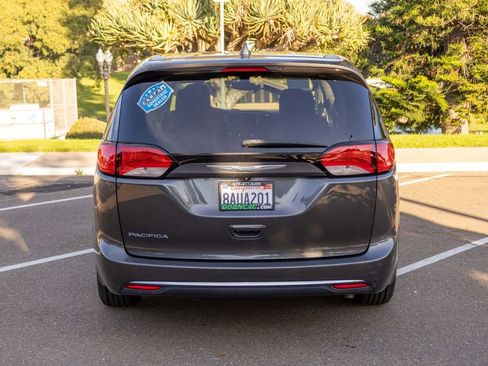 Used 2017 Chrysler Pacifica Touring Plus w/ Tire & Wheel Group image 11