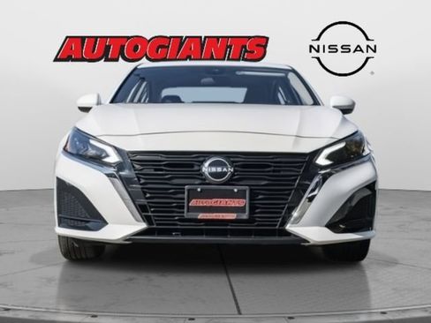 Used 2023 Nissan Altima 2.5 SV w/ SV Premium Package image 2