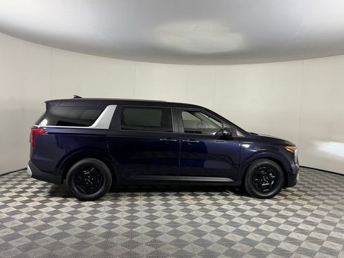 Used 2025 Kia Carnival image 7