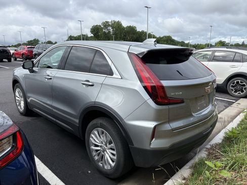 Used 2024 Cadillac XT4 Luxury w/ Cold Weather Package FWD image 4
