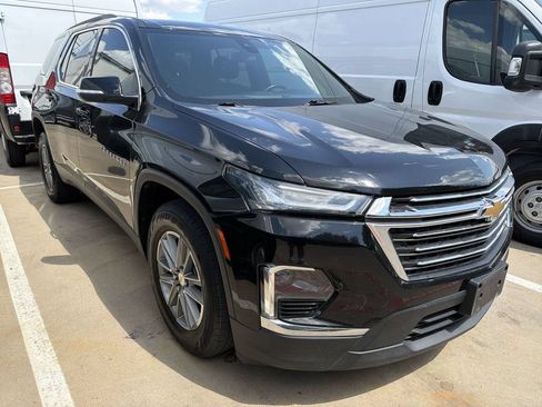 Used 2022 Chevrolet Traverse LT FWD image 2