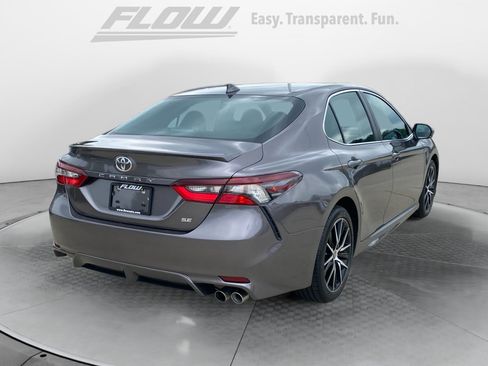 Used 2021 Toyota Camry SE w/ Convenience Package FWD image 9