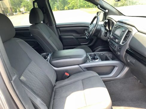 Used 2019 Nissan Titan SV w/ SV Convenience Package RWD image 28
