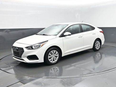 Used 2021 Hyundai Accent SE FWD image 2