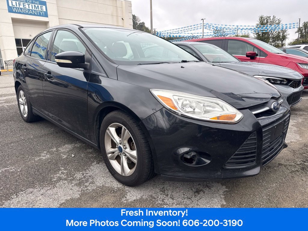 Used 2013 Ford Focus SE w/ SE Winter Pkg FWD image 3