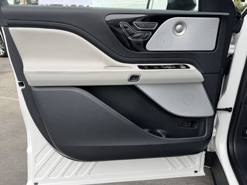 Used 2025 Lincoln Aviator Reserve w/ Equipment Group 201A image 10