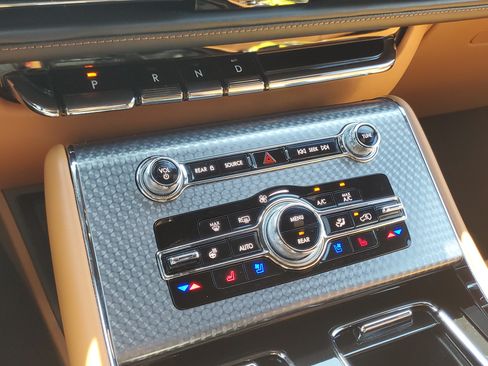 Certified 2023 Lincoln Aviator Black Label w/ Dynamic Handling Package AWD/4WD image 17