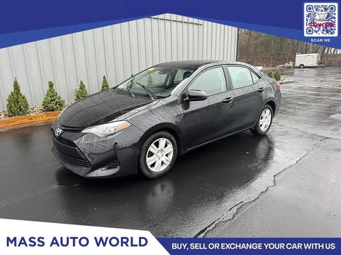 Used 2018 Toyota Corolla LE image 2