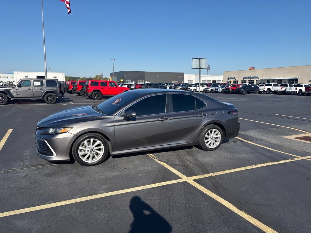Used 2021 Toyota Camry LE FWD image 3