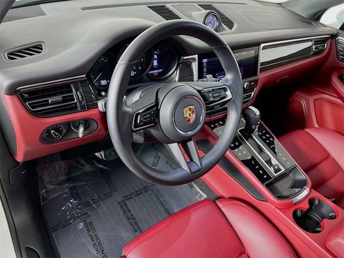 Used 2022 Porsche Macan GTS image 9