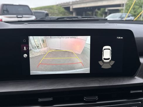 Used 2025 Kia Telluride AWD image 26