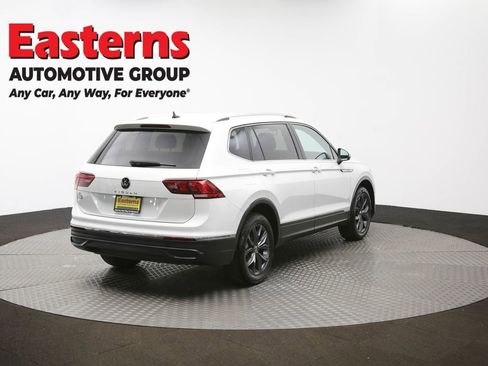 Used 2023 Volkswagen Tiguan SE image 38
