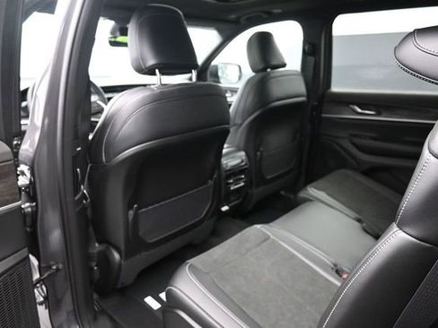 New 2026 Jeep Grand Cherokee L 4WD image 12