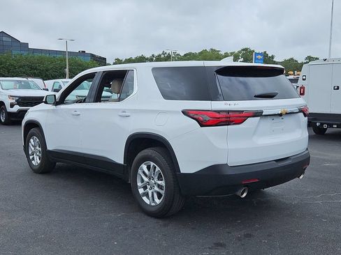 Used 2023 Chevrolet Traverse LS FWD image 4