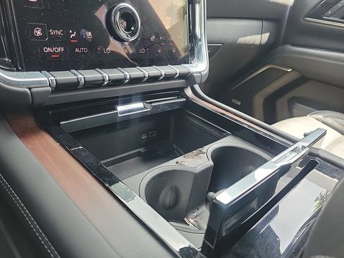Used 2025 GMC Yukon Denali AWD/4WD image 35