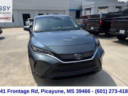 Used 2021 Toyota Venza LE image 3