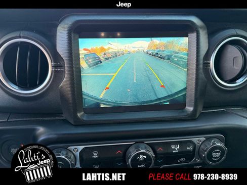 Used 2022 Jeep Wrangler Unlimited Sahara image 15