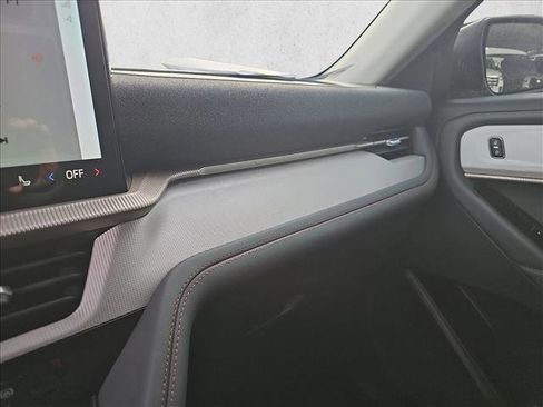 New 2025 Ford Explorer Active image 16