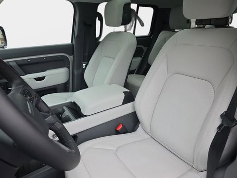New 2026 Land Rover Defender 130 X-Dynamic SE image 15