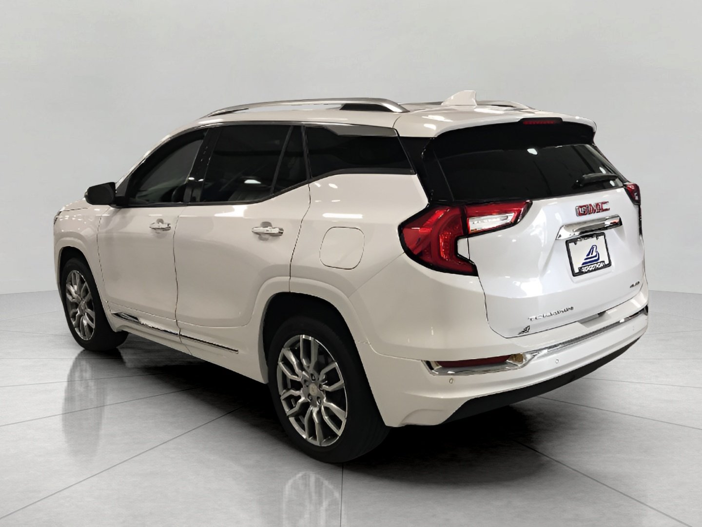 Used 2022 GMC Terrain Denali w/ Denali Premium Package AWD/4WD image 25