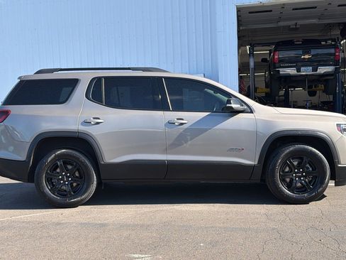 Used 2022 GMC Acadia AT4 w/ Technology Package AWD/4WD image 3