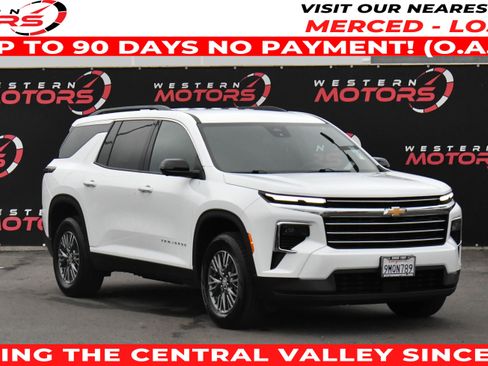 Used 2024 Chevrolet Traverse LT image 1