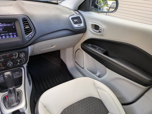 Used 2018 Jeep Compass Latitude w/ Popular Equipment Group image 12