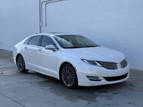 Used 2014 Lincoln MKZ 4dr Sdn AWD image 6