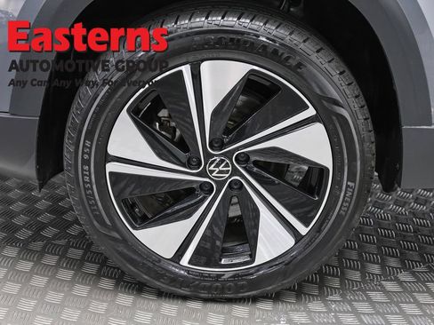 Used 2025 Volkswagen Taos SE AWD/4WD image 31