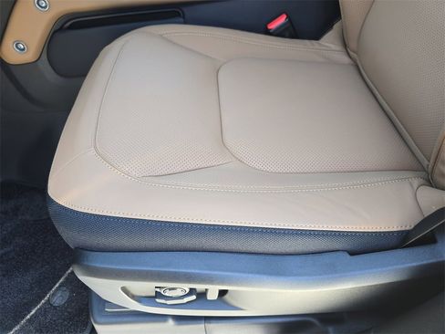 New 2025 Land Rover Defender 110 V8 image 28