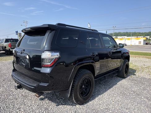 Used 2022 Toyota 4Runner TRD Off-Road Premium AWD/4WD image 4