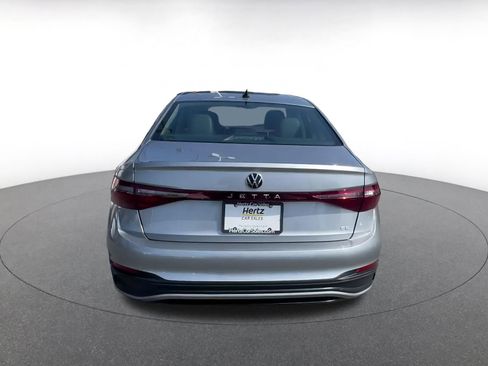 Used 2025 Volkswagen Jetta SE image 12