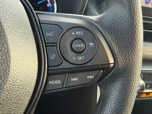 Used 2025 Toyota RAV4 XLE image 18