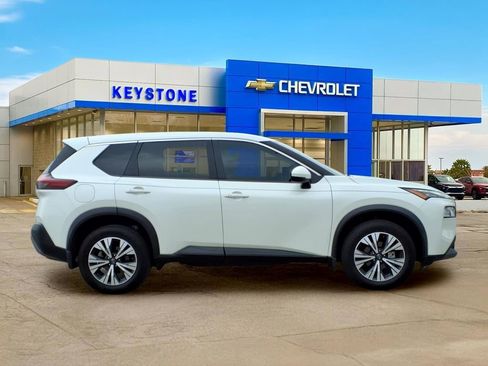 Used 2023 Nissan Rogue SV FWD image 8