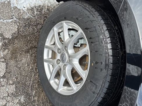 Used 2024 Chrysler Pacifica Touring-L image 14