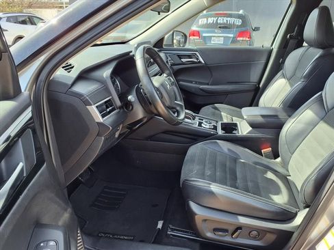 Used 2024 Mitsubishi Outlander SE image 10