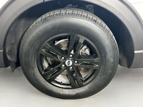 Used 2020 Ford Explorer XLT image 11