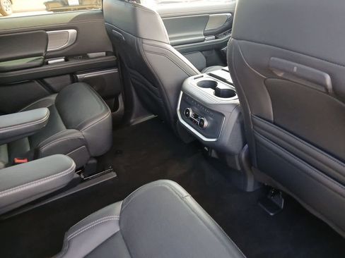 Used 2025 Ford Expedition Platinum AWD/4WD image 85