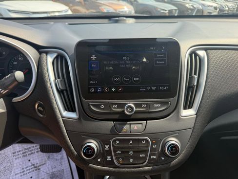 Used 2025 Chevrolet Malibu LT image 11